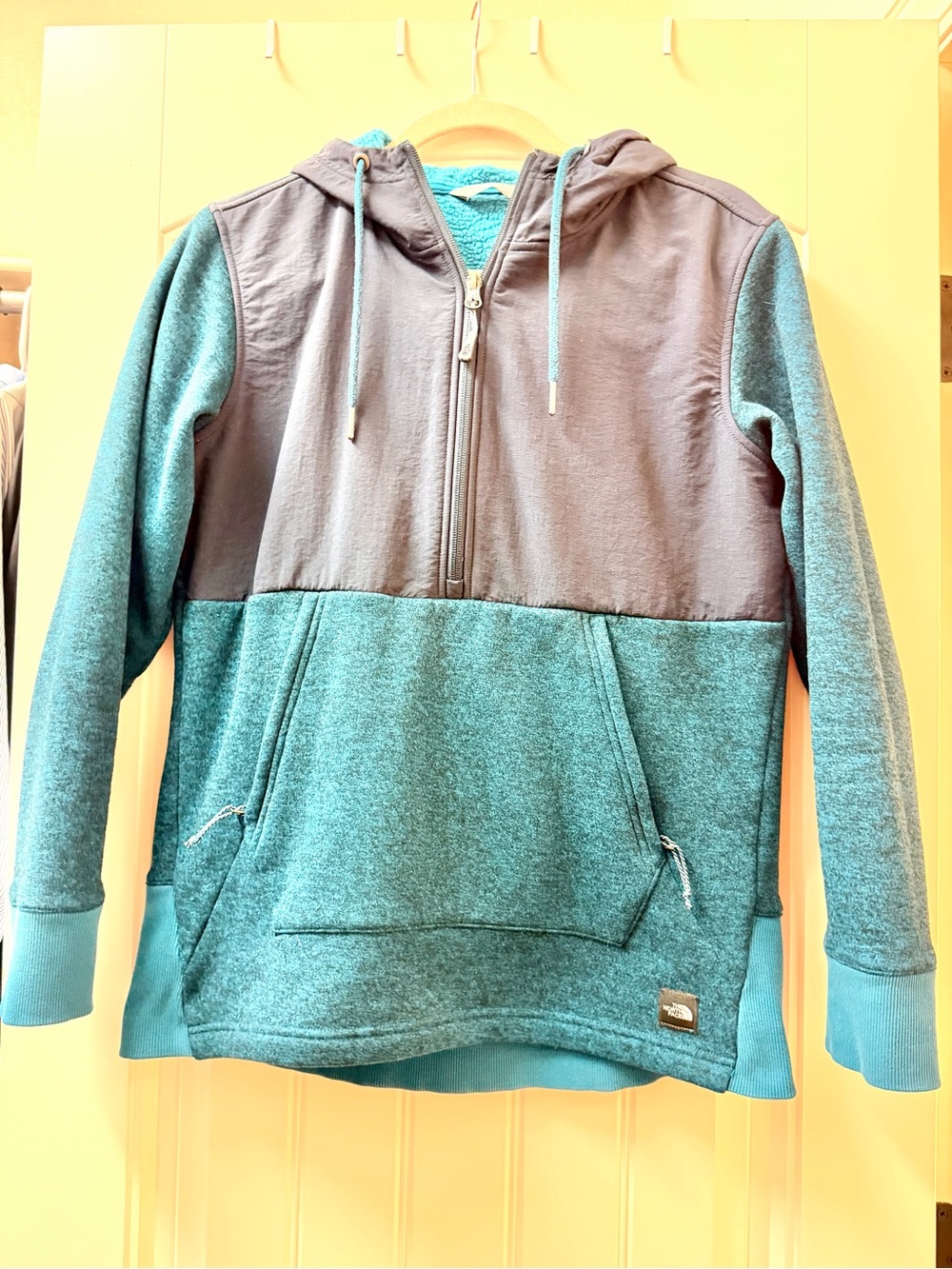 The North Face Teal Sherpa-Lined Half-Zip Pullover jacket hooded women’s medium